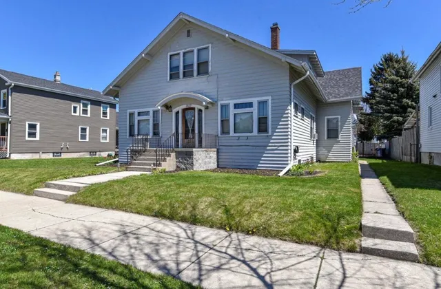 $300,000 | 1527 Hayes Avenue, Racine, WI 53405