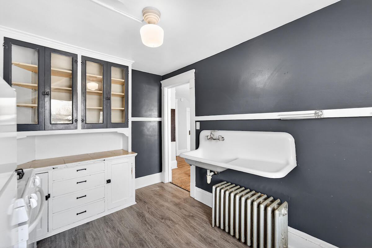 1527 Hayes Avenue Racine, WI 53405 - Photo 11 of 20 Unit 4 - Upper 2