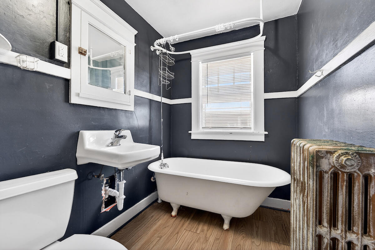 1527 Hayes Avenue Racine, WI 53405 - Photo 15 of 20 Unit 4 - Upper 6