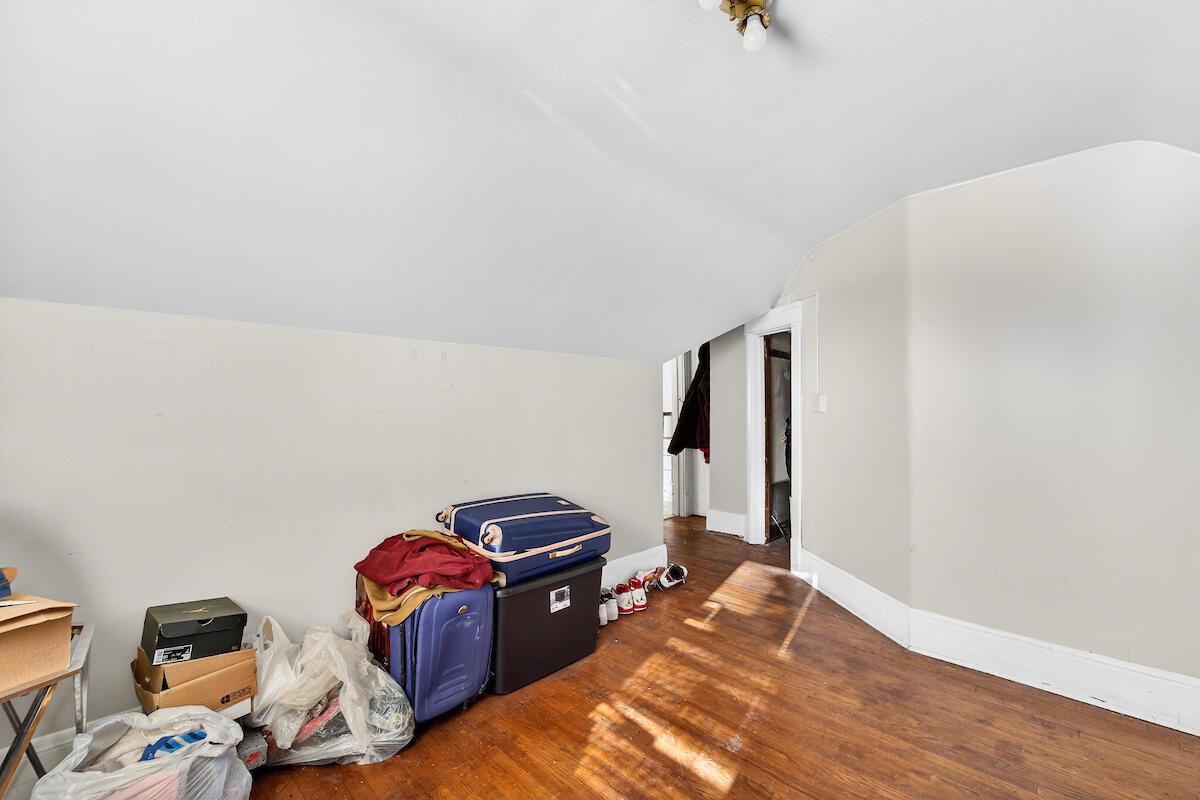 1527 Hayes Avenue Racine, WI 53405 - Photo 18 of 20 Unite 3 - Upper 2