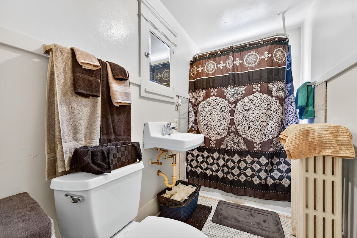 1527 Hayes Avenue Racine, WI 53405 - Photo 19 of 20 Unit 3 - Upper 3