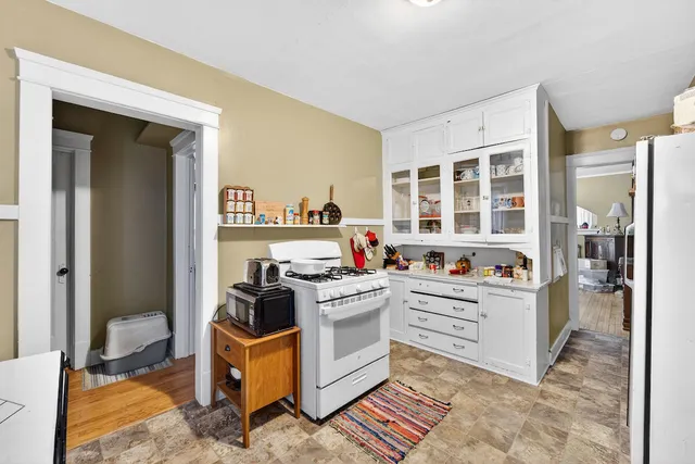 $300,000 | 1527 Hayes Avenue, Racine, WI 53405