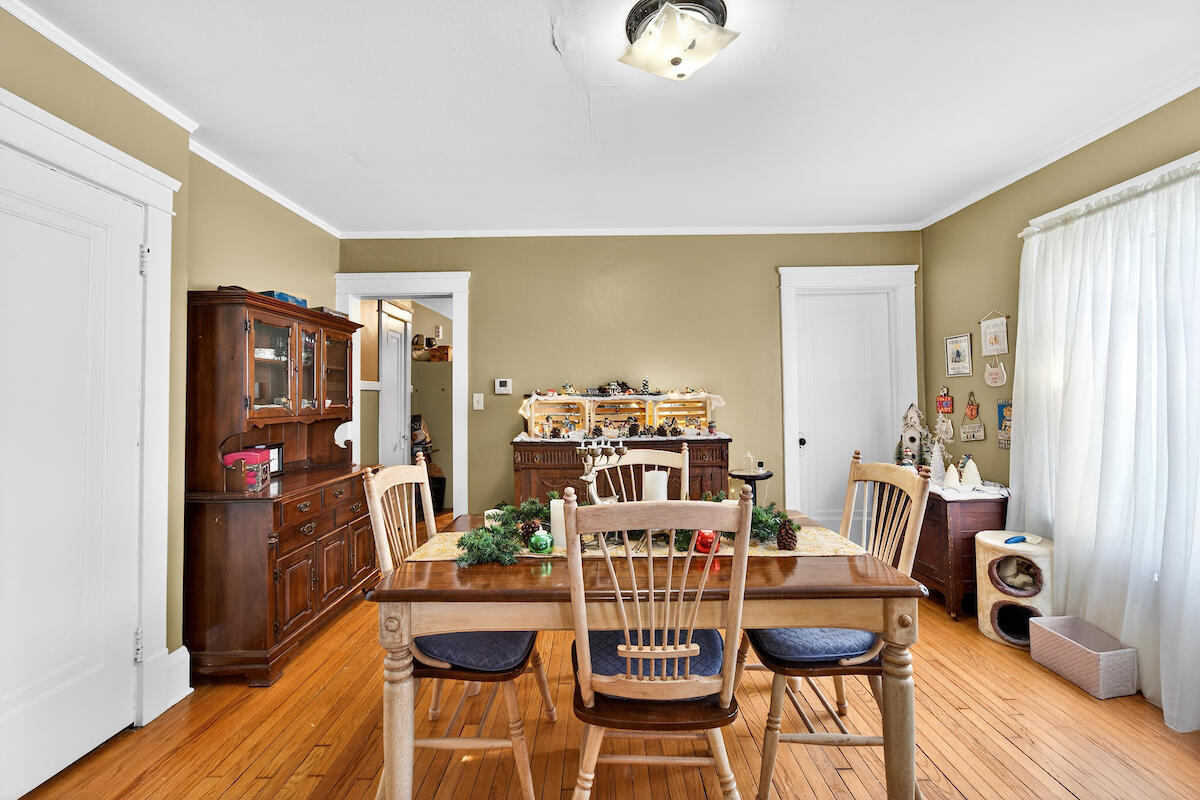 1527 Hayes Avenue Racine, WI 53405 - Photo 8 of 20 Unite 1 - Lower 7