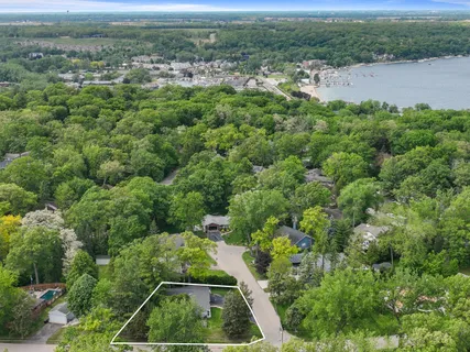 $825,000 | 860 Trails End Drive, Fontana, WI 53125