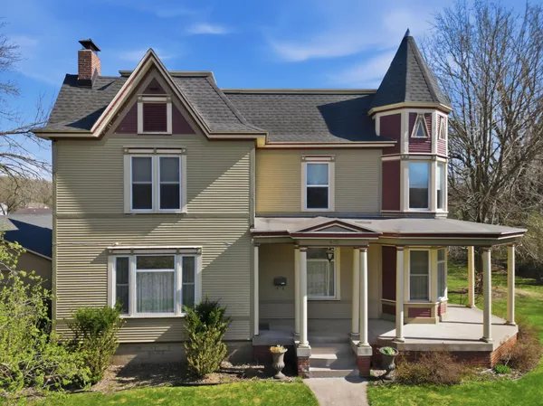 $449,900 | 435 Jefferson Street, Eau Claire, WI 54701