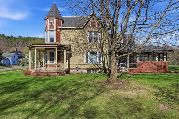 $449,900 | 435 Jefferson Street, Eau Claire, WI 54701