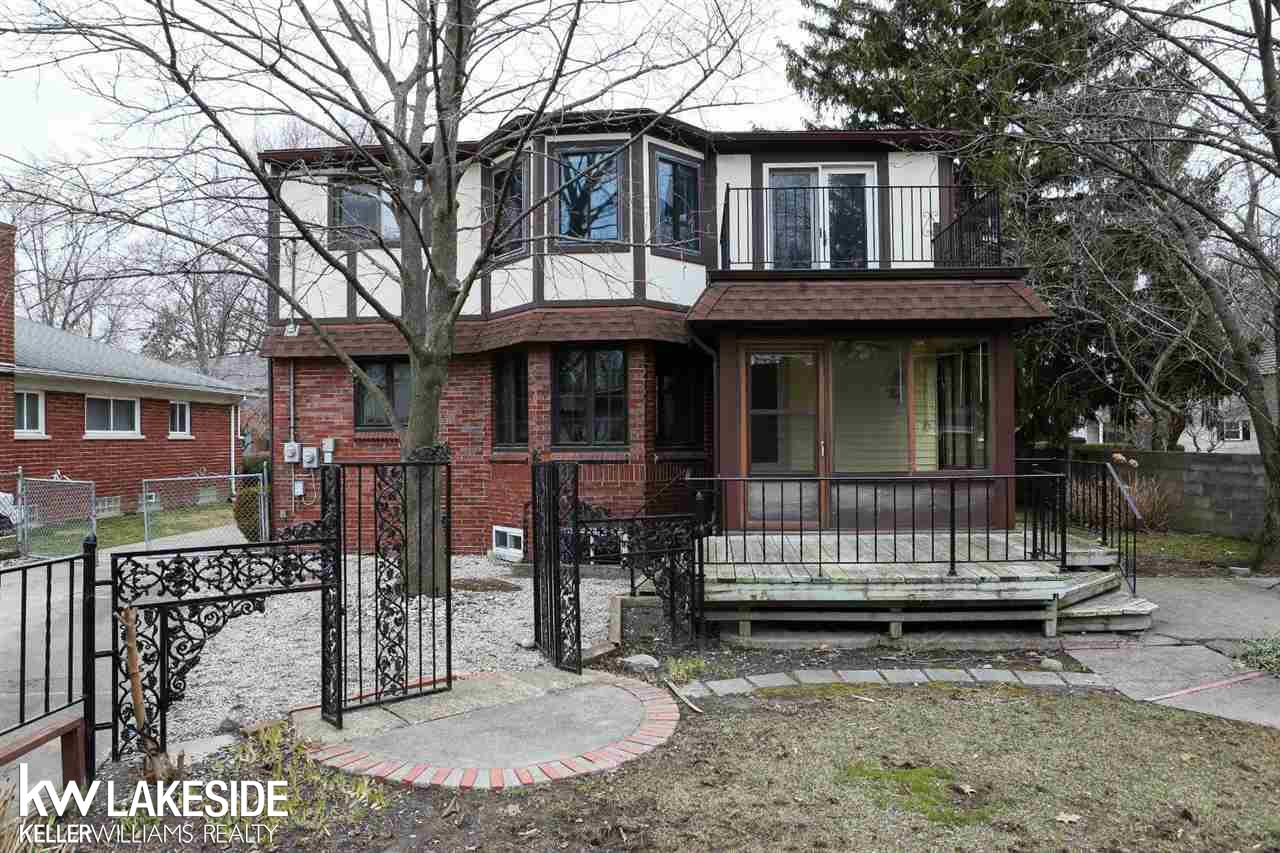 963 Roslyn Road Grosse Pointe Woods, MI 48236 - Photo 3 of 30