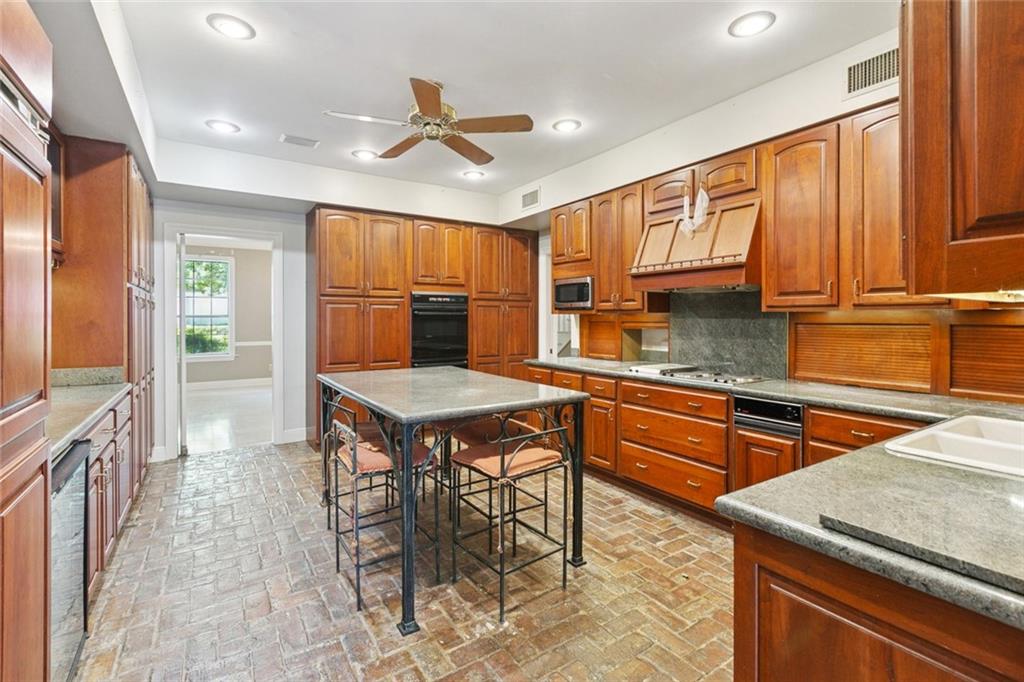 228 Rue St Peter Metairie, LA 70005 - Photo 3 of 27