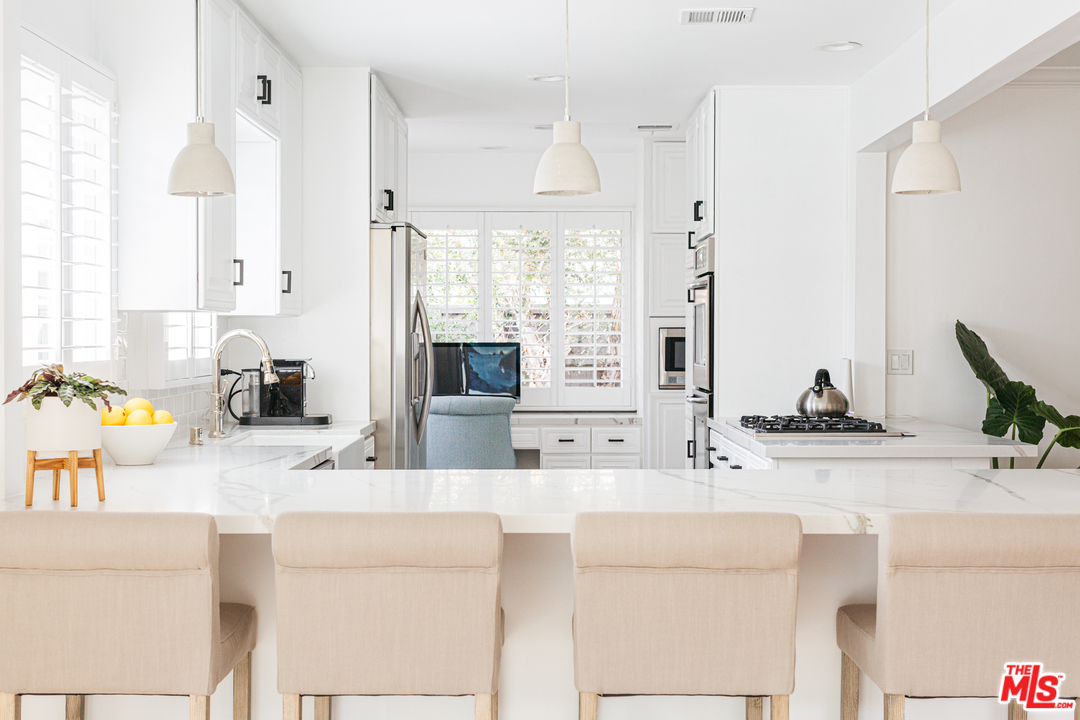 3555 Wasatch Avenue Los Angeles, CA 90066 - Photo 7 of 27