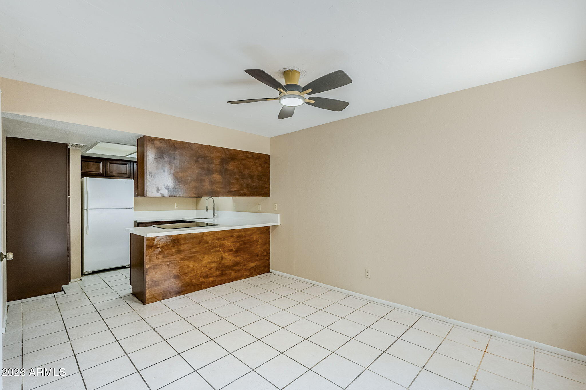 1051 South Dobson Road, Unit 128 Mesa, AZ 85202 - Photo 6 of 30 a living room with stainless steel appliances kitchen island granite countertop a refrigerator a stove and a sink