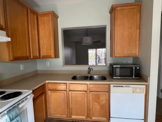 $1,900 | 202 Twin Tree Drive, Summerville, SC 29485