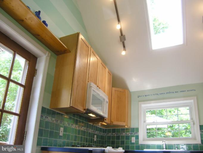 12 Hilltop Road Silver Spring, MD 20910 - Photo 2 of 30 Kitchen
