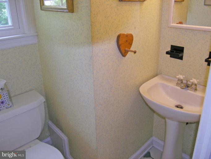 12 Hilltop Road Silver Spring, MD 20910 - Photo 14 of 30 Powder Room