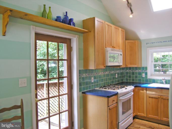 12 Hilltop Road Silver Spring, MD 20910 - Photo 23 of 30 Kitchen