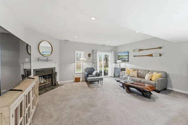 $579,900 | 303 Treasure Island Road, Unit 303, Webster, MA 01570