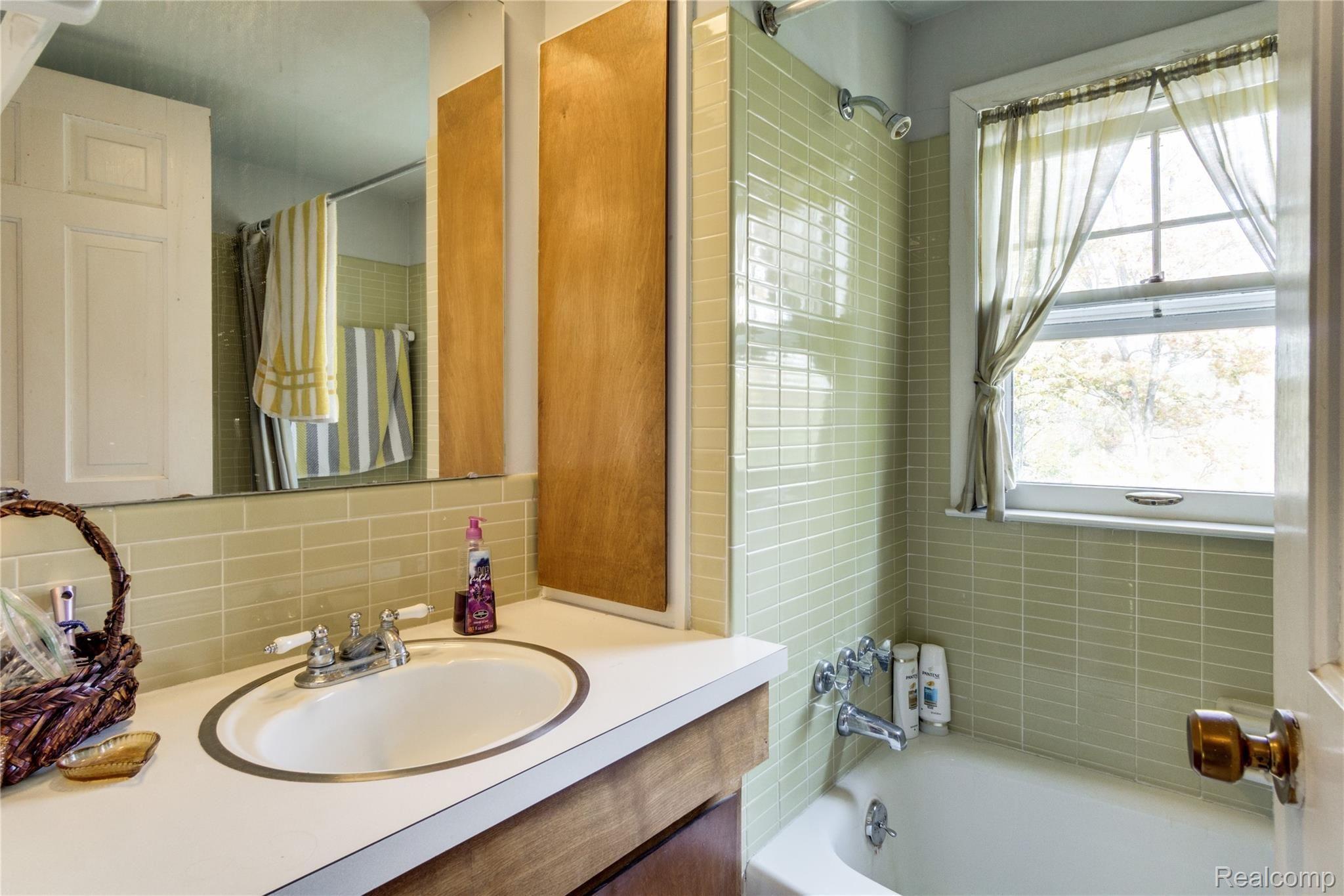 5166 Stevens Road Clarkston, MI 48346 - Photo 24 of 40 Interiors (30 of 39).jpg