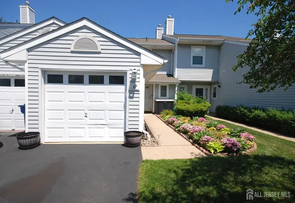 $525,000 | 37 Upperbrook Court, Sayreville, NJ 08859