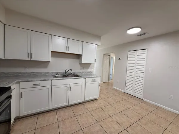 $1,199 | 6104 Southwest 12th Place, Unit 3, Gainesville, FL 32607