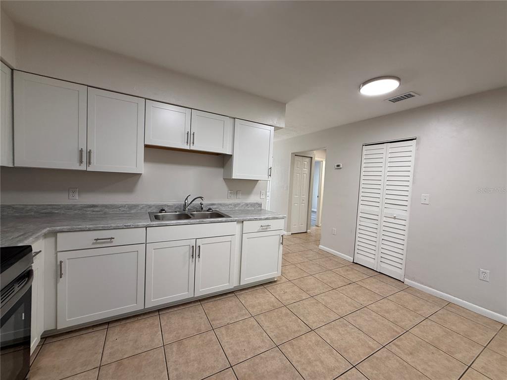 6104 Southwest 12th Place, Unit 3 Gainesville, FL 32607 - Photo 5 of 11