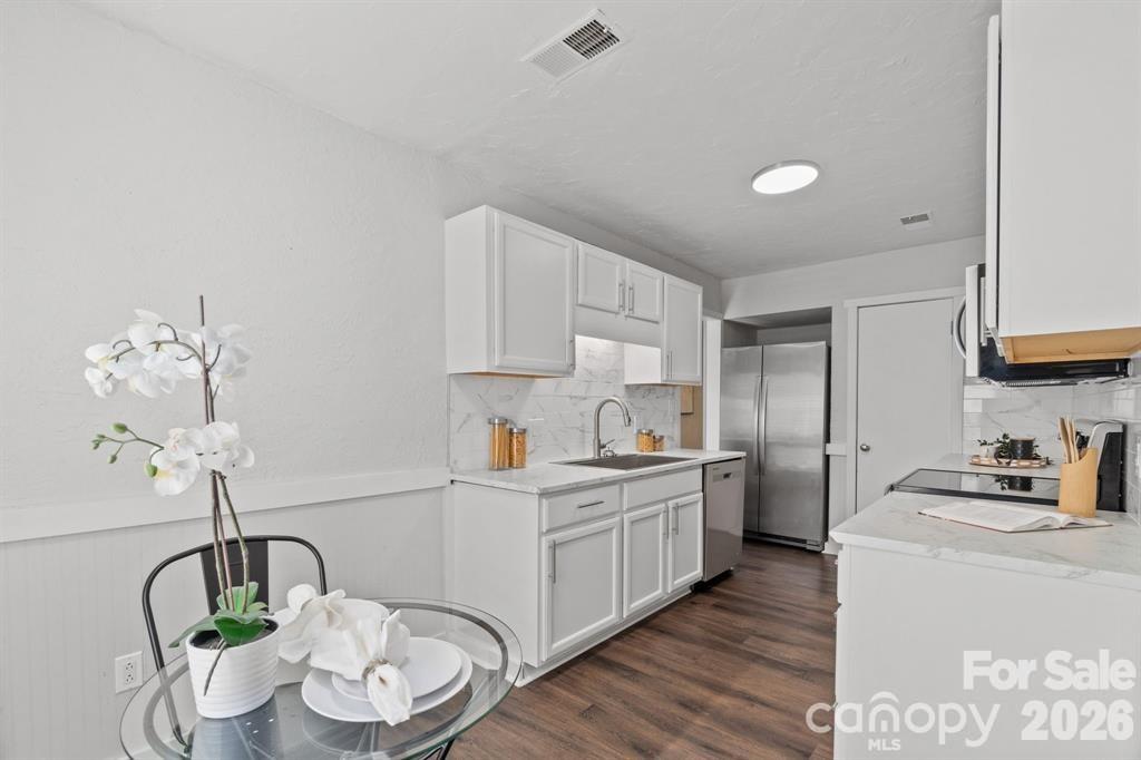 4340 North Center Street, Unit 403 Hickory, NC 28601 - Photo 5 of 26
