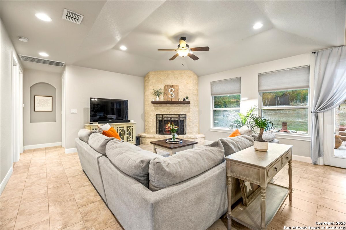 31720 Retama Bulverde, TX 78163 - Photo 9 of 51