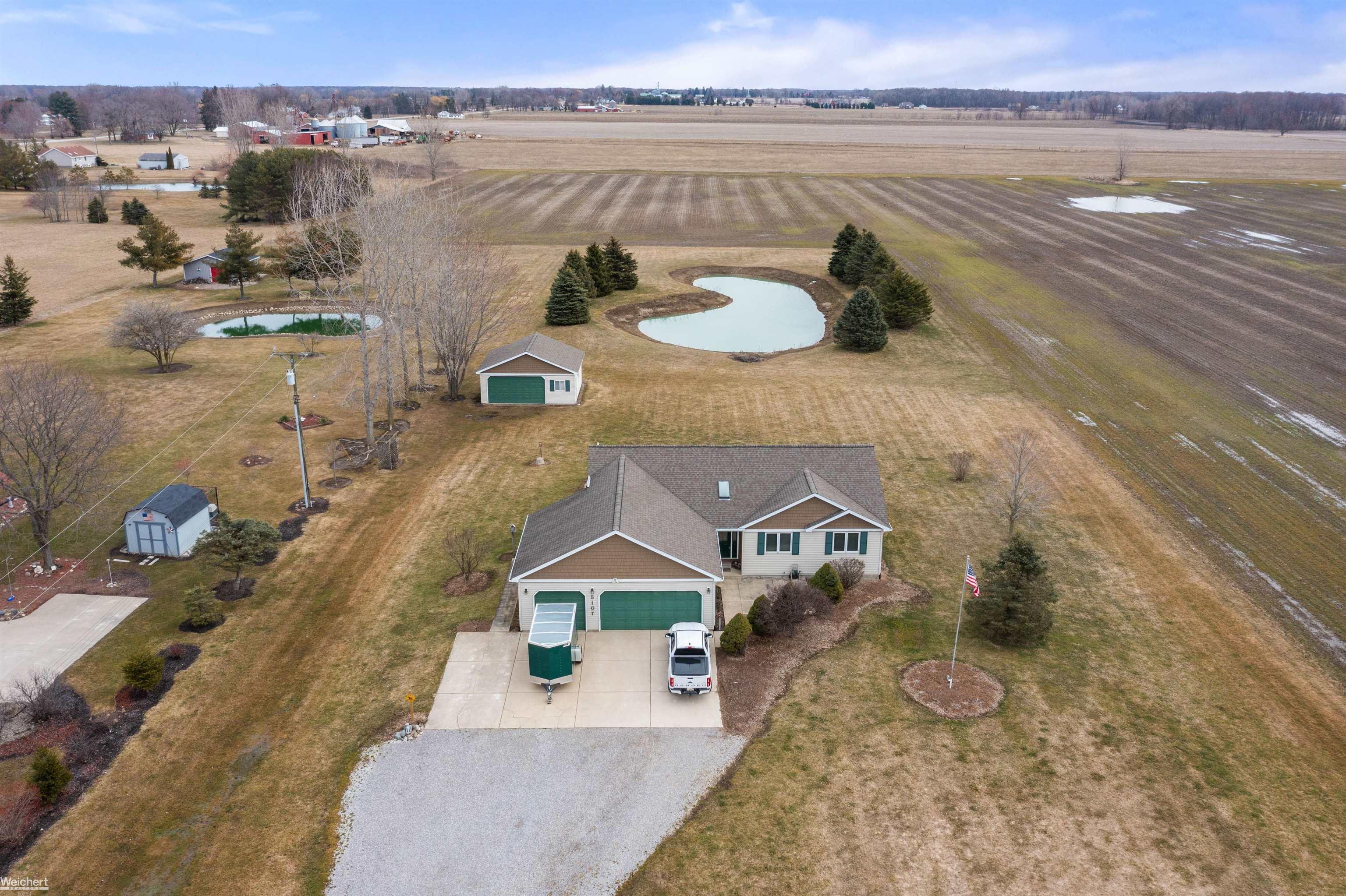 5107 Cochrane Road Almont, MI 48003 - Photo 31 of 35 50103955-30.JPG