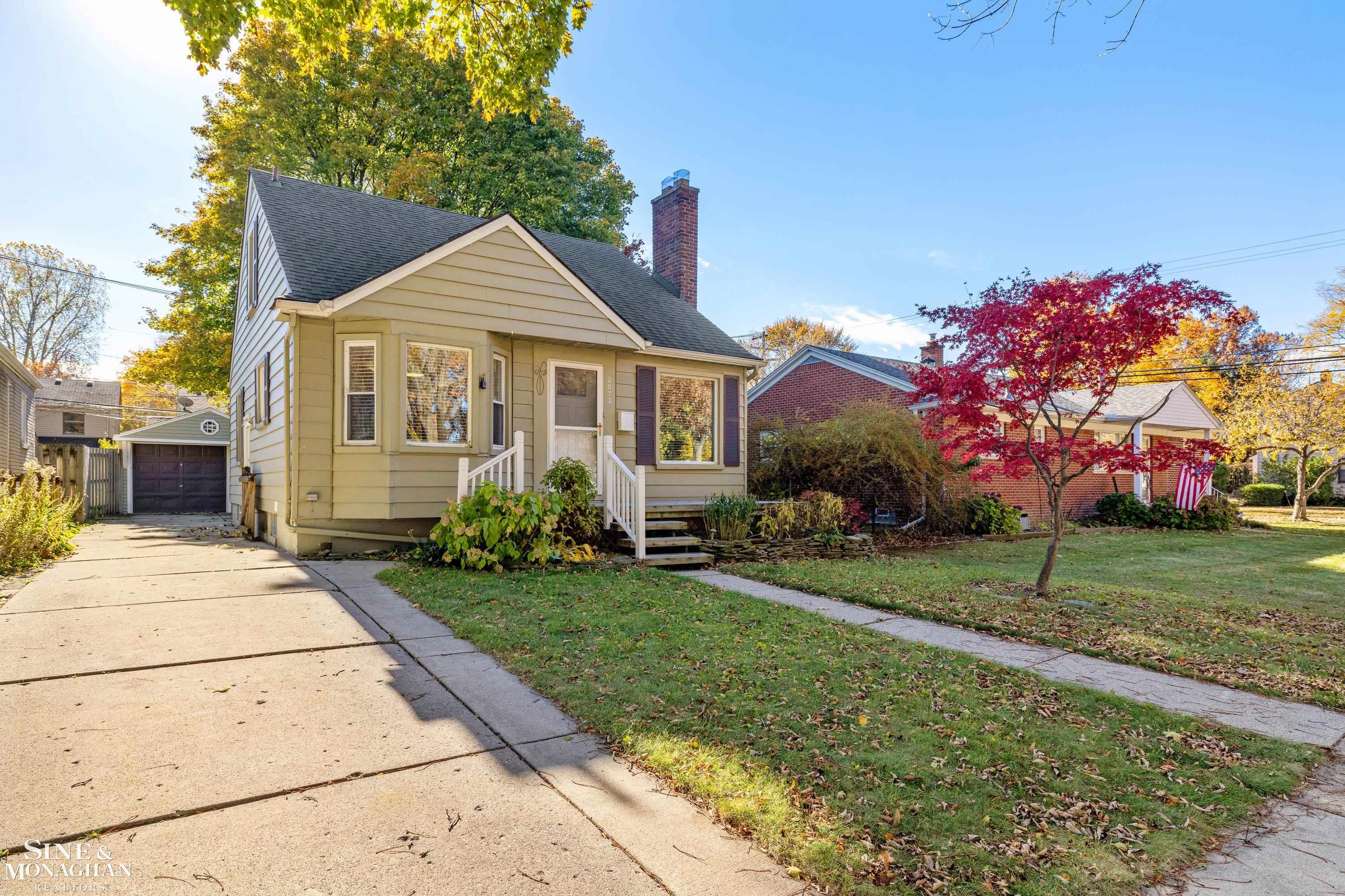 2073 Hampton Road Grosse Pointe Woods, MI 48236 - Photo 2 of 39