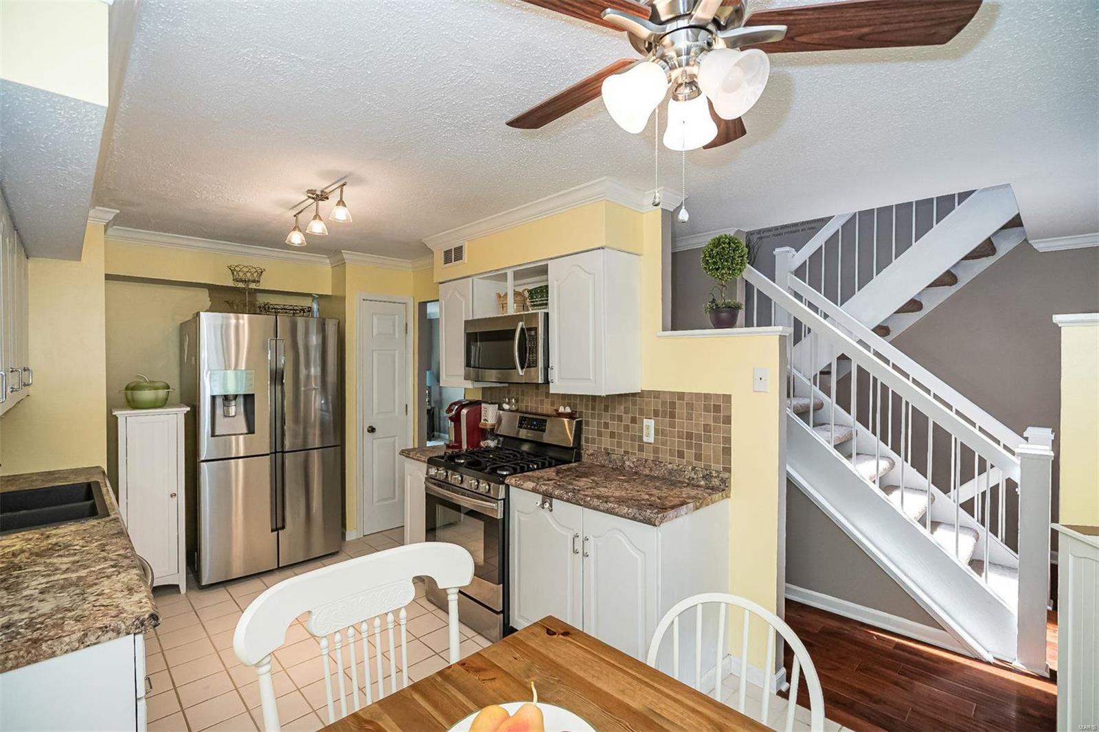 632 Walnut Ridge Drive Ballwin, MO 63021 - Photo 5 of 31