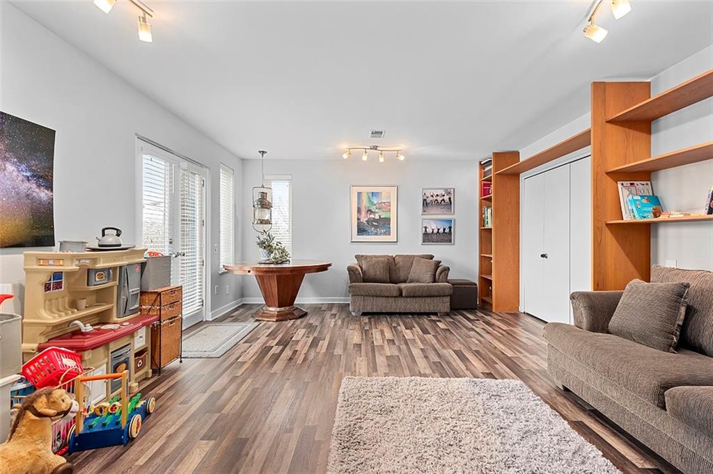 943 Valleyview Road Pittsburgh, PA 15243 - Photo 20 of 25 Gallery Image 20