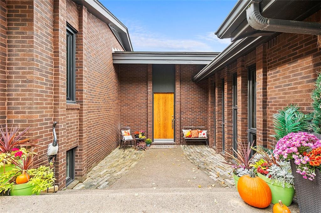 943 Valleyview Road Pittsburgh, PA 15243 - Photo 2 of 25 Gallery Image 2