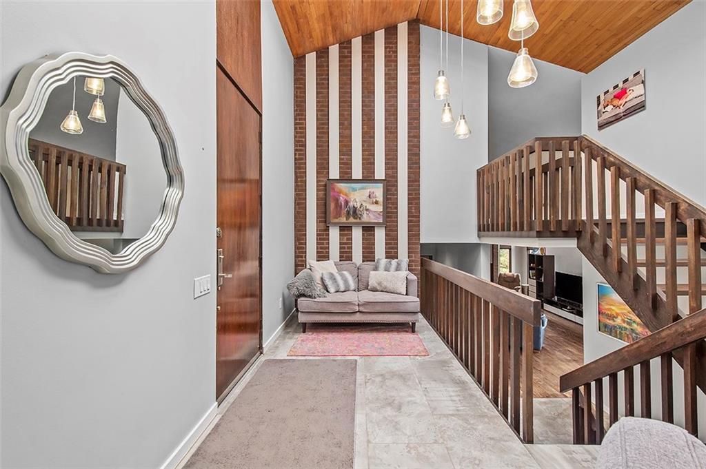 943 Valleyview Road Pittsburgh, PA 15243 - Photo 3 of 25 Gallery Image 3
