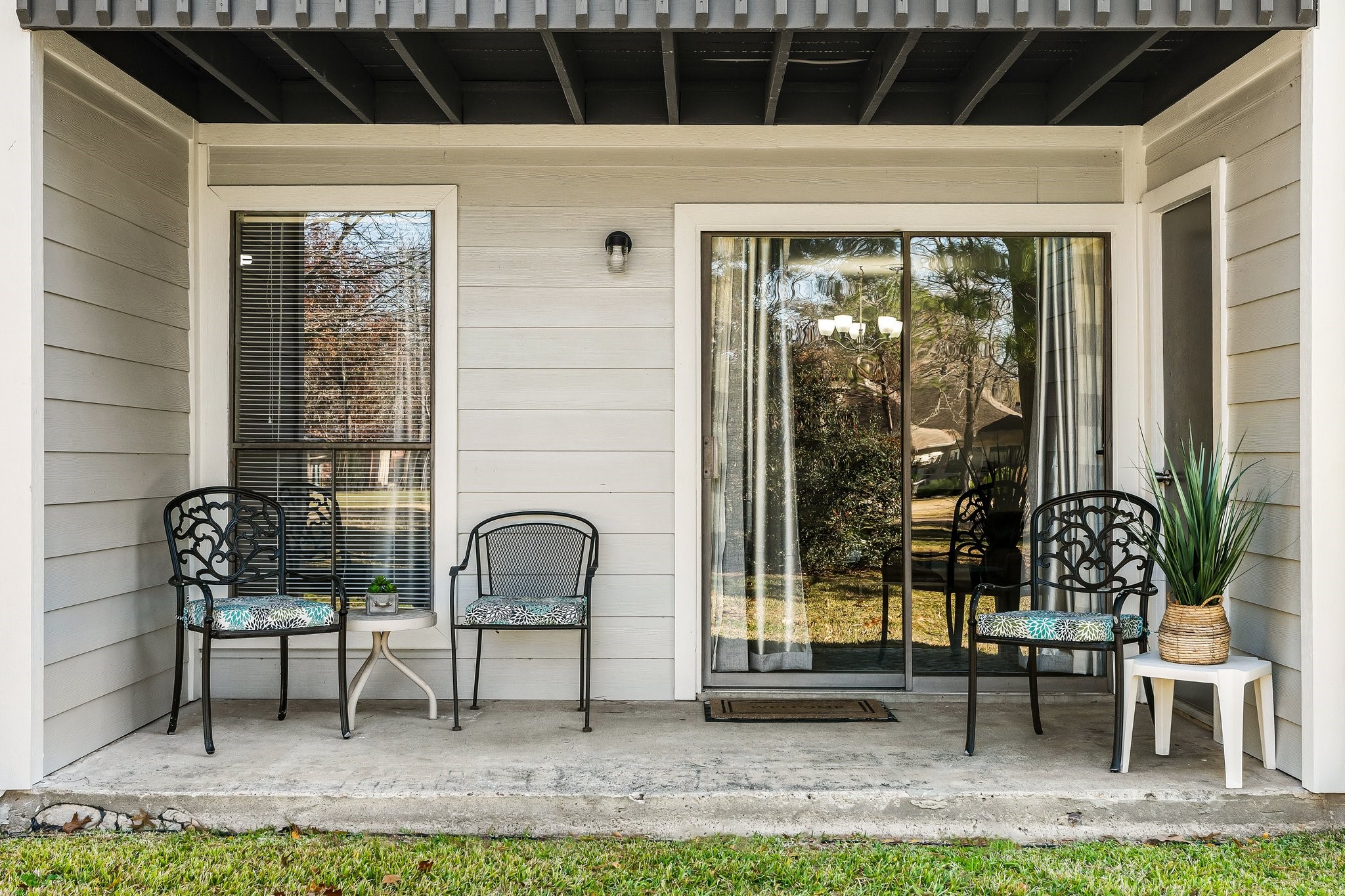13151 Walden Road, Unit 127 Montgomery, TX 77356 - Photo 19 of 46 a backyard of a house with outdoor seating