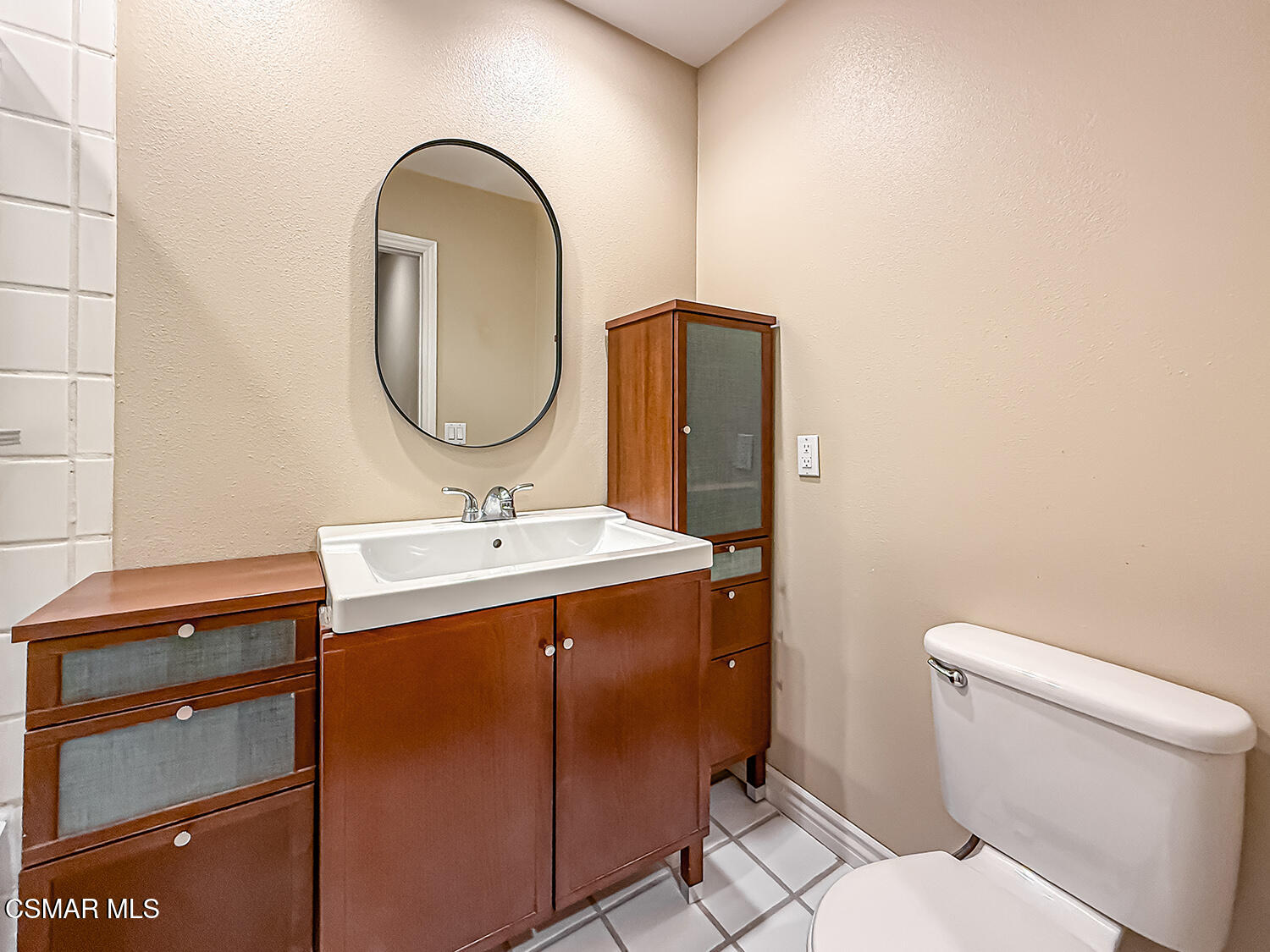 516 Spring Road, Unit 113 Moorpark, CA 93021 - Photo 19 of 43 cHall Laundry and Bath3