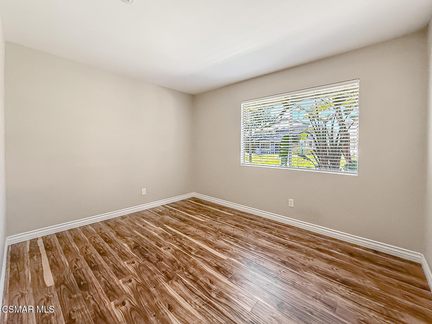 516 Spring Road, Unit 113 Moorpark, CA 93021 - Photo 24 of 43 eBedroom2-1