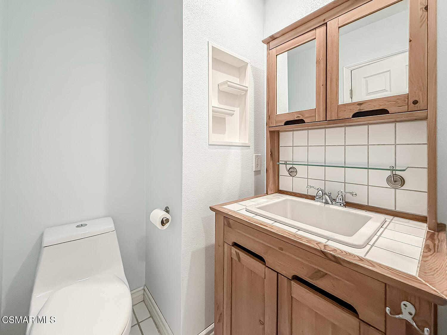 516 Spring Road, Unit 113 Moorpark, CA 93021 - Photo 32 of 43 fPrimary Bedroom Suite4