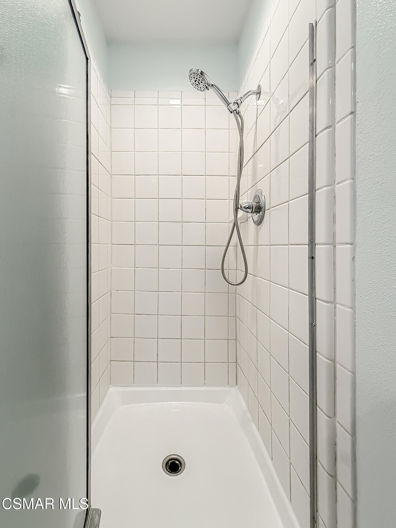 516 Spring Road, Unit 113 Moorpark, CA 93021 - Photo 33 of 43 fPrimary Bedroom Suite5