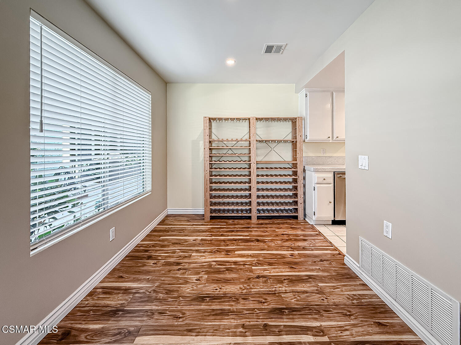 516 Spring Road, Unit 113 Moorpark, CA 93021 - Photo 10 of 43 bLiving Dining and Kitchen4