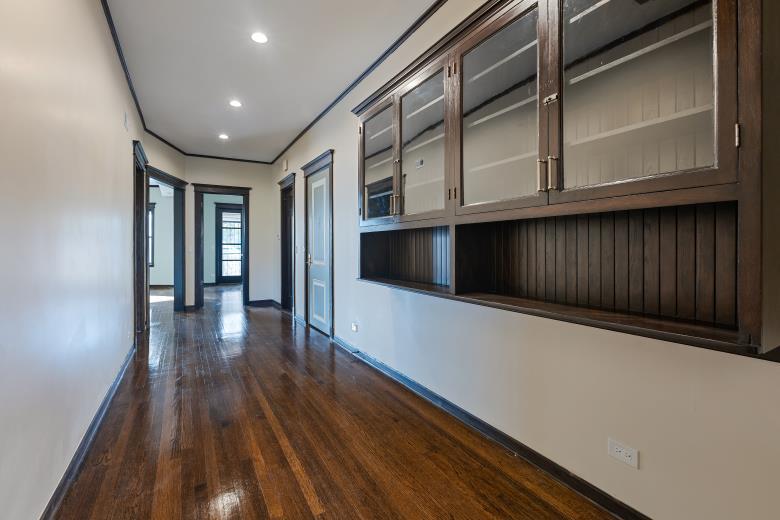 444 East 48th Street, Unit 2W Chicago, IL 60615 - Photo 12 of 31 a view of gallery with wooden floor