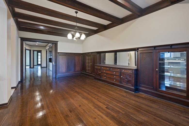 444 East 48th Street, Unit 2W Chicago, IL 60615 - Photo 16 of 31 a view of an entryway with wooden floor