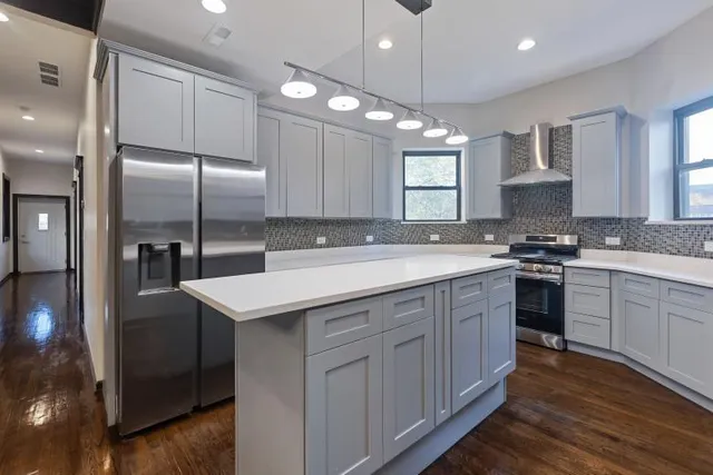 $565,000 | 444 East 48th Street, Unit 2W, Chicago, IL 60615