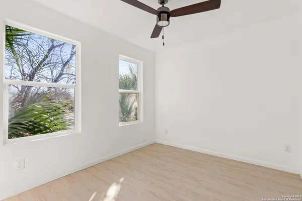 $1,500 | 1005 Essex Street, Unit 202, San Antonio, TX 78210