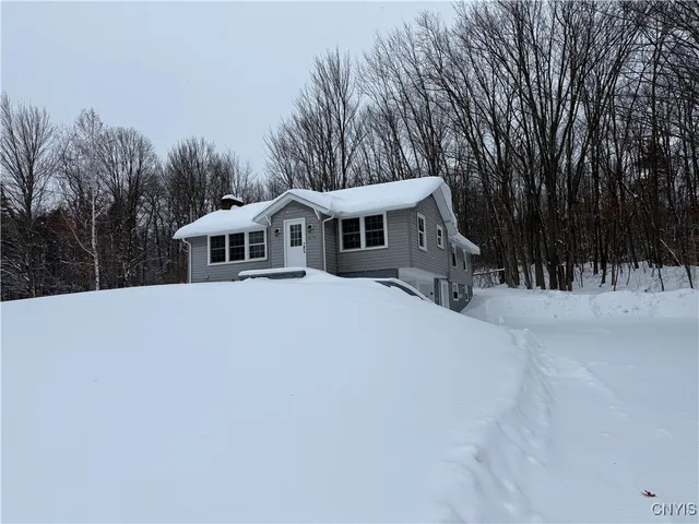$389,900 | 10019 Church Road North, Marcy, NY 13403
