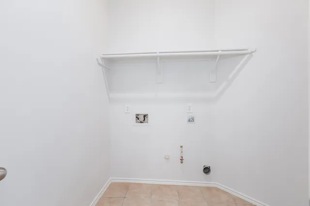 $2,100 | 21565 Duke Alexander Drive, Kingwood, TX 77339