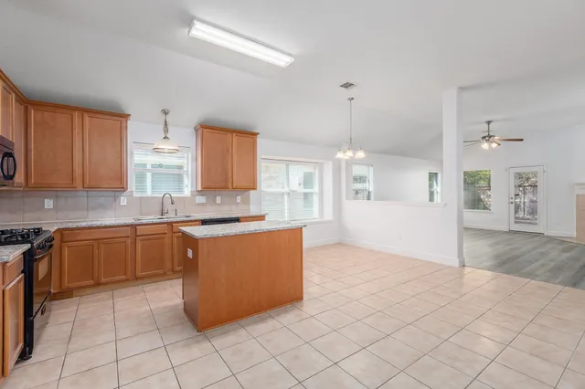 $2,100 | 21565 Duke Alexander Drive, Kingwood, TX 77339