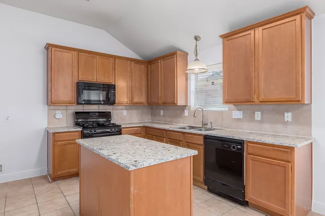 $2,100 | 21565 Duke Alexander Drive, Kingwood, TX 77339