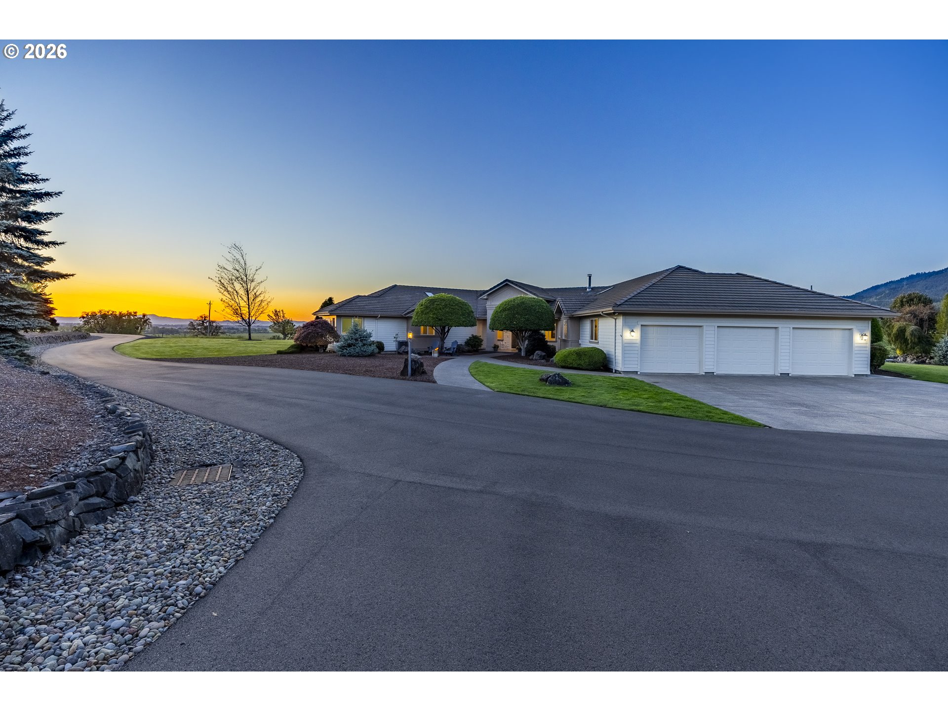 33685 Van Duyn Road Eugene, OR 97408 - Photo 2 of 48