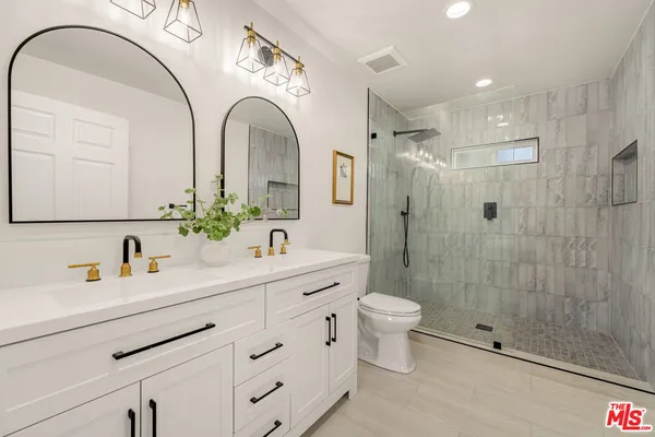 $1,199,999 | 5151 West Boulevard, Los Angeles, CA 90043