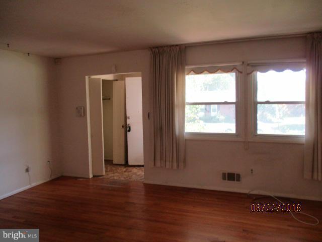 9084 Meadow Heights Road Randallstown, MD 21133 - Photo 2 of 13 Living Room