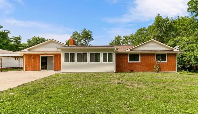 $225,000 | 1036 Vilas Street, Leavenworth, KS 66048