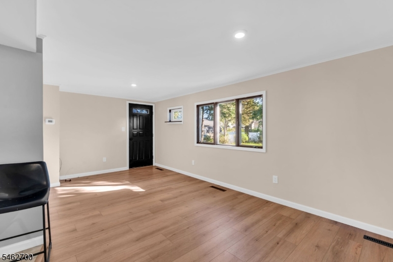 102 Avonridge Road Raritan, NJ 08869 - Photo 10 of 28 Gallery Image 10